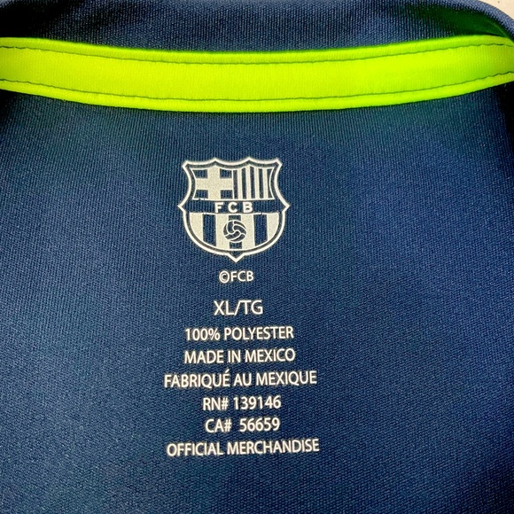 FCB FCBarcelona Més Que Un Club Men’s T-Shirt Size XL Navy EUC ⚽️🥅🏟️ - Picture 4 of 7